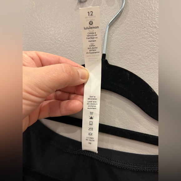 EUC - LIKE NEW 🍋 Lululemon To the Point Tee Asymmetrical Black - size 12 - Picture 5 of 8